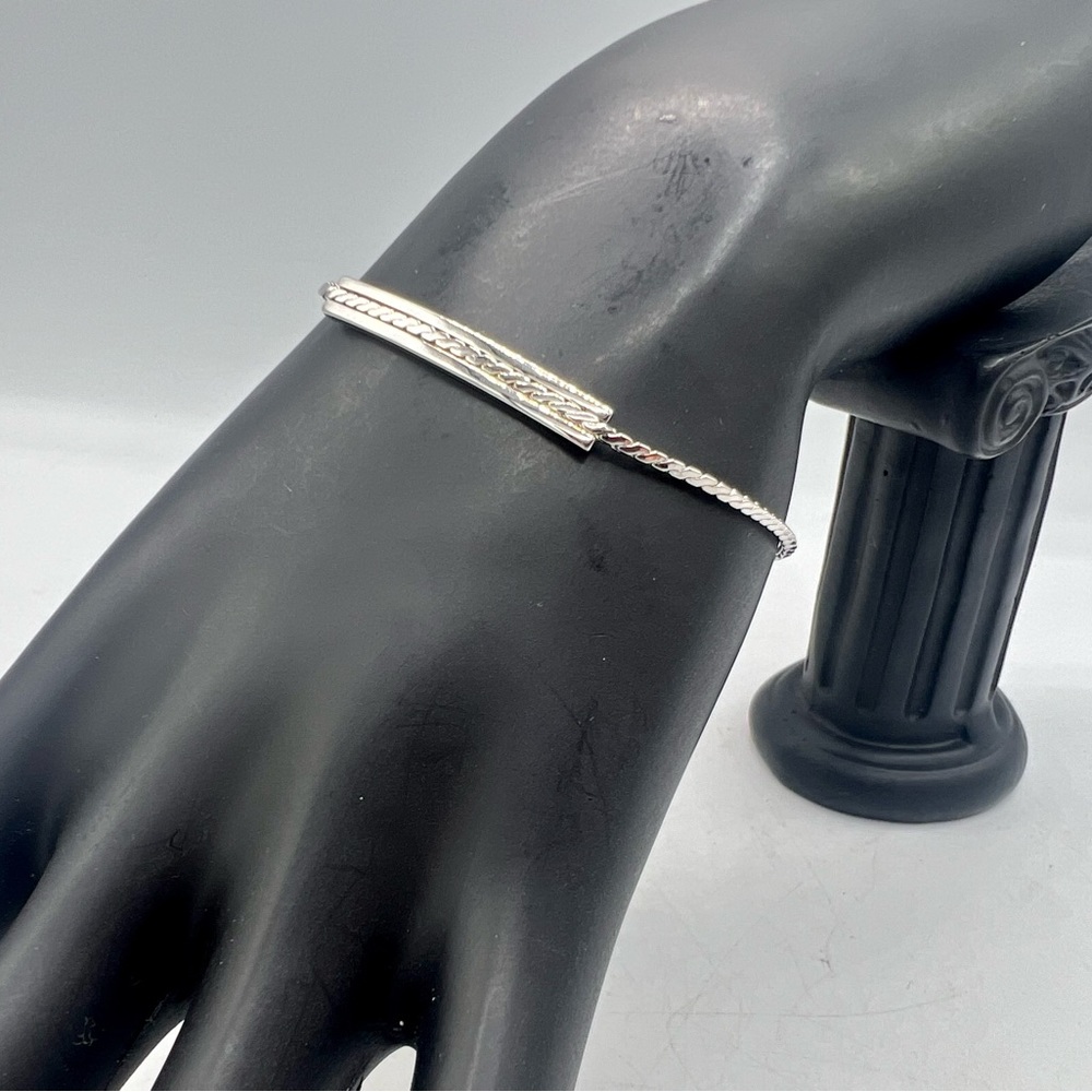 Vintage AVON narrow silver chain bracelet 6.5” delicate